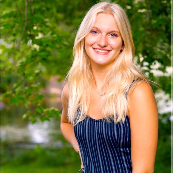 Meet your Posher, Taylor - Picture 1 of 3